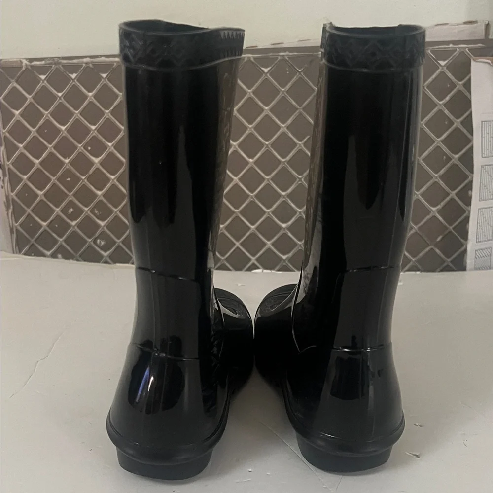 UGG AUSTRALIA SIENNA BLACK GLOSSY RAIN BOOTS‎ SIZE 2